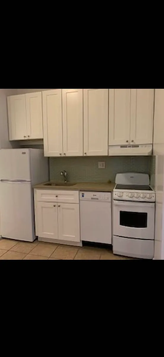 Building Photo - 405 E 90th St #5C
