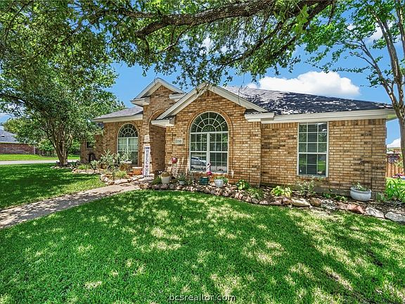 3rd image of 2301 Kuykendall Cir