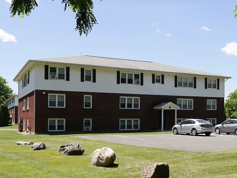 Country Gardens Apartments — Photo 10