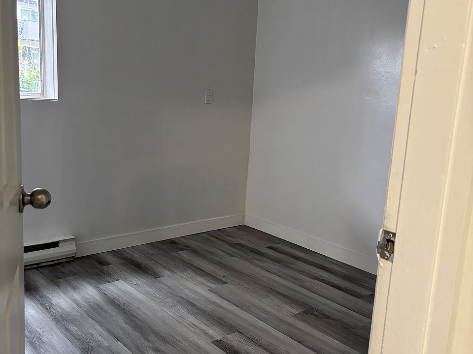 1st image of 804 Esquimalt Rd #102