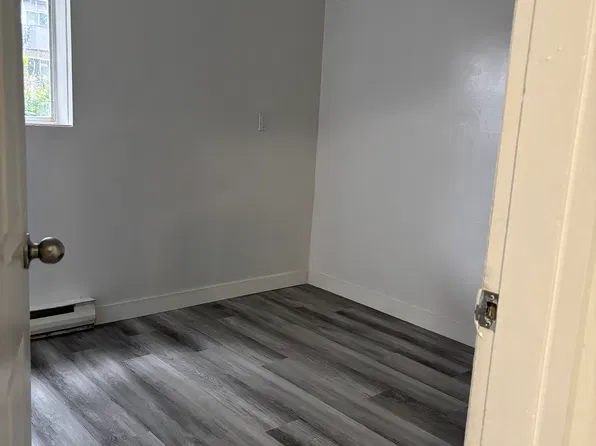 804 Esquimalt Rd #102, Esquimalt, BC V9A 3M4