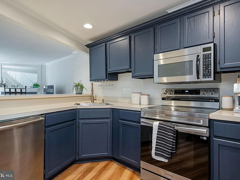 7317 Castleberg Ct — Photo 4