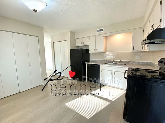 3rd image of 1032D NE Lindsay Ave