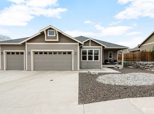 444 Hilltop Pl, Chelan, WA 98816