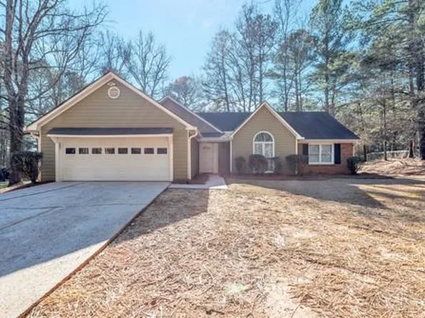 175 Meadowood Ln, Tyrone, GA 30290
