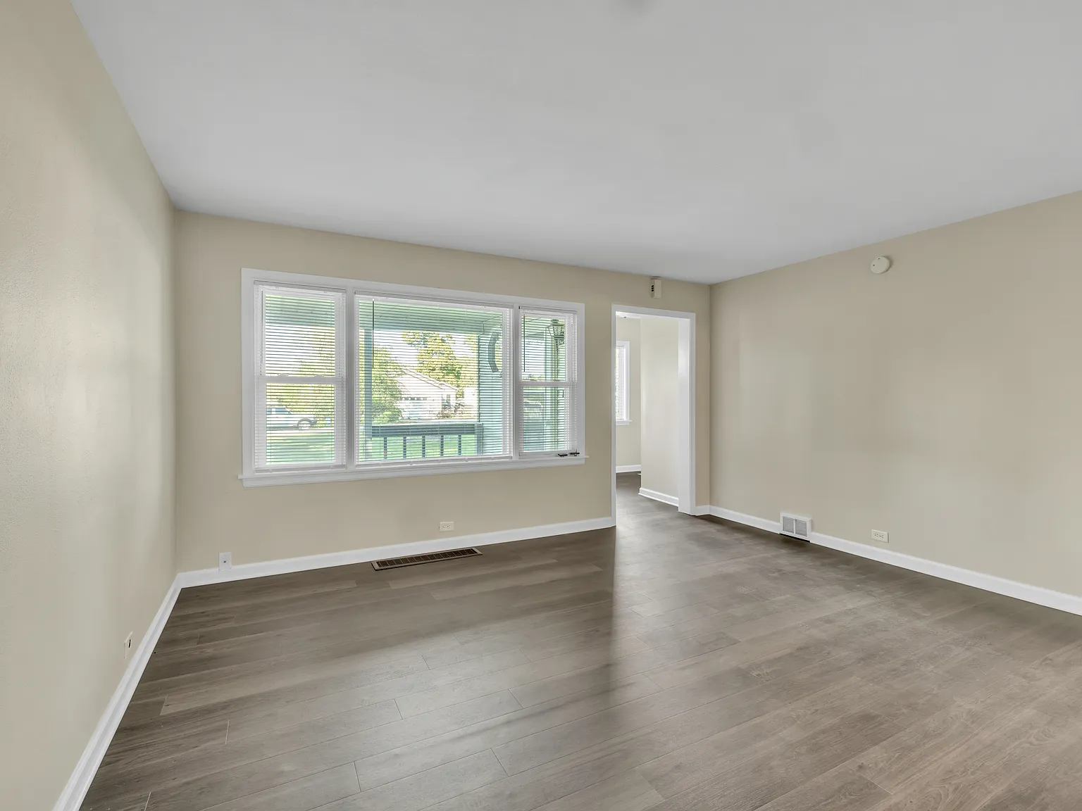 2 bed, 1000 sqft, $2,000 — Photo 3