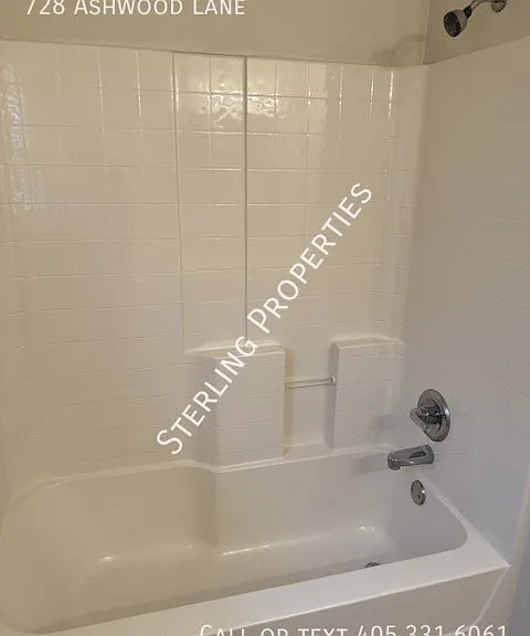 728 Ashwood Ln — Photo 33