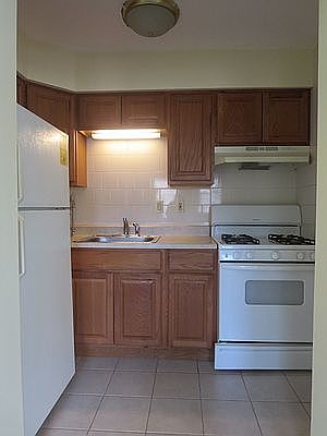 2nd image of 935 Hancock St #2