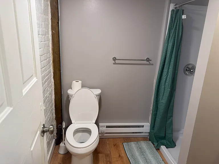 629 N Queen St — Photo 9