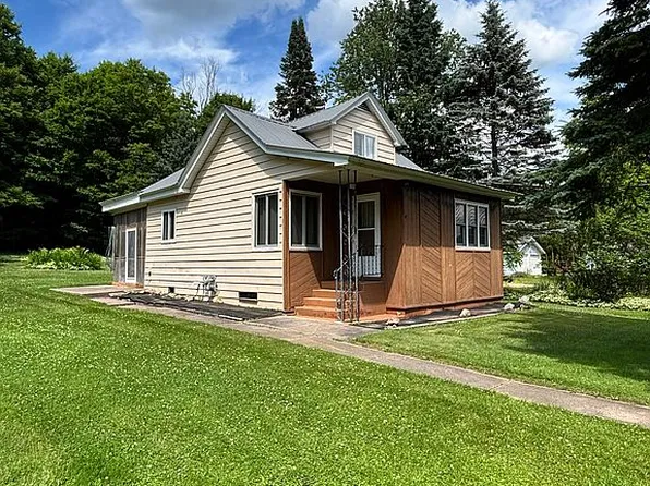 120 5th St, Crystal Falls, MI 49920