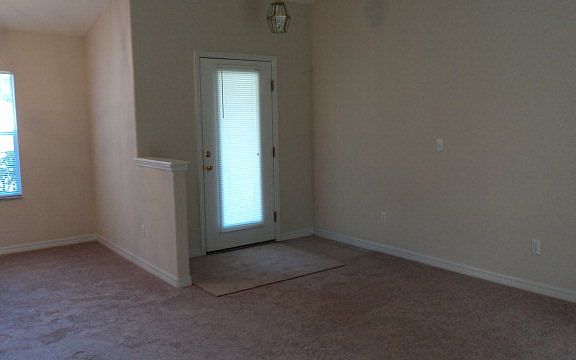 3rd image of 27 Boxwood Ln