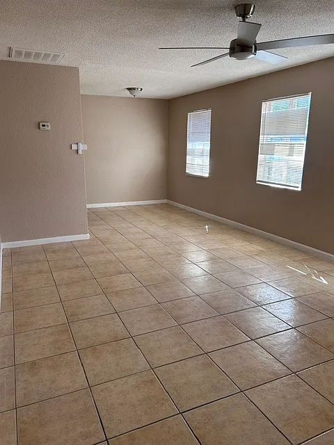 3 bed, 1267 sqft, $1,380 — Photo 3