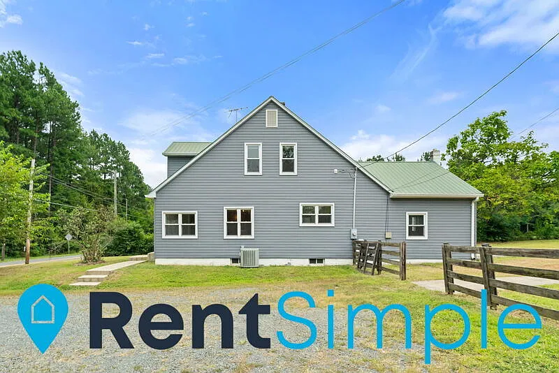 3 bed, 2.0 bath, 2500 sqft, $2,695 — Photo 3