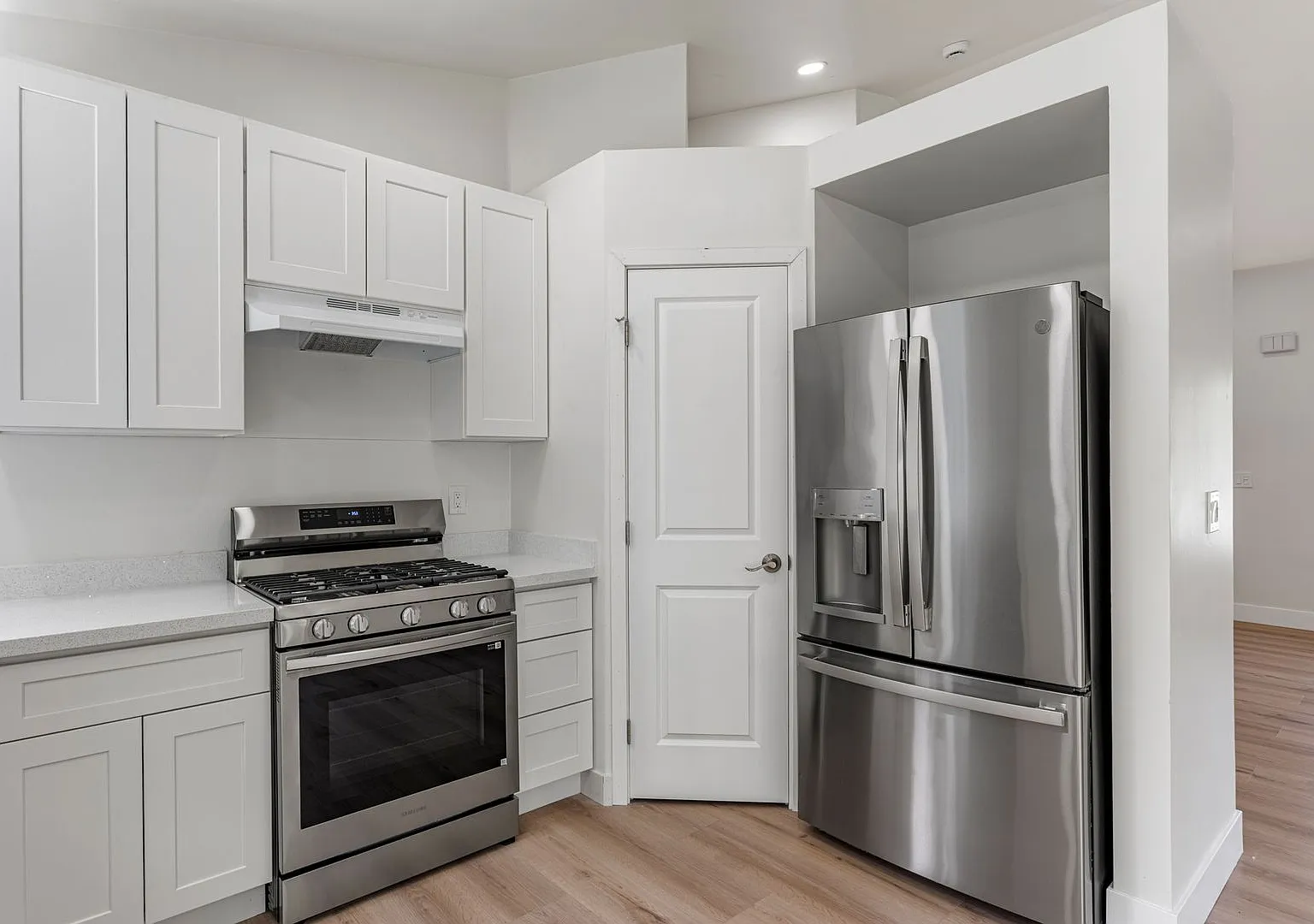 Remodelled , Move in Ready, Single Story House — Photo 3