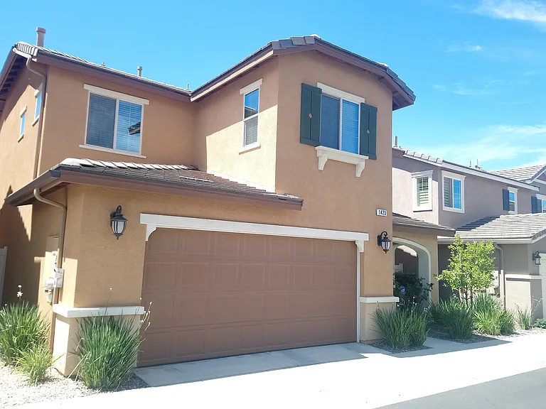 1423 Silverberry Ln — Photo 7