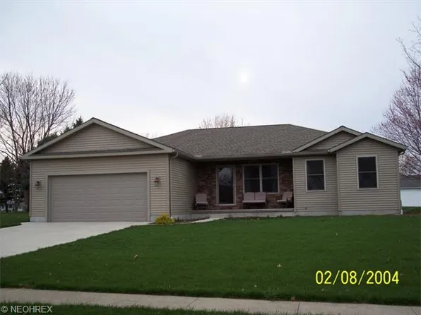 105 Carol Dr, Creston, OH 44217