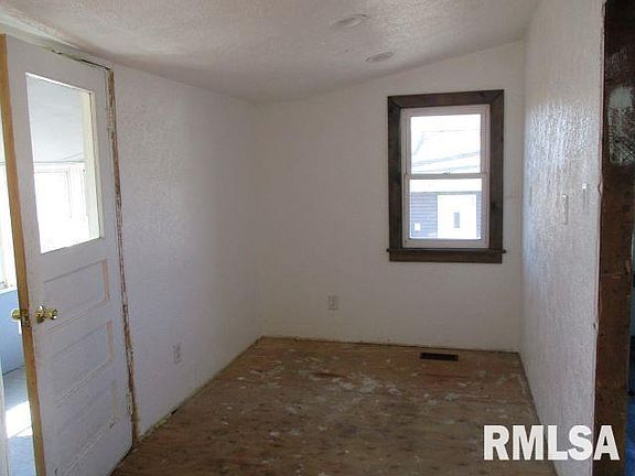 4th image of 217 N Broad St