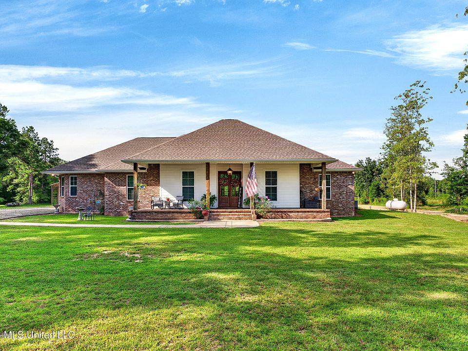 1st image of 40 Thompson Ln