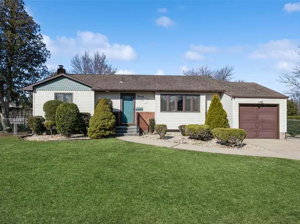 20 Retta Lane, Commack, NY 11725