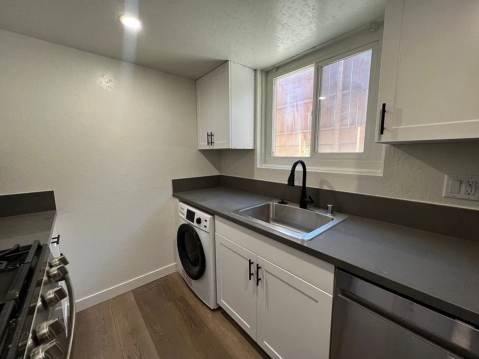 Creekside Townhome Apartments