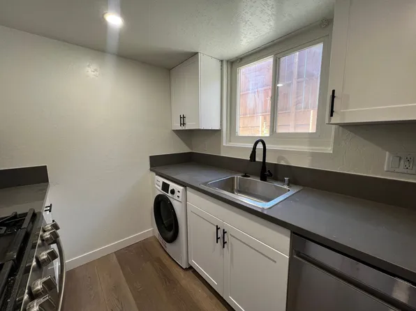 Creekside Townhome Apartments