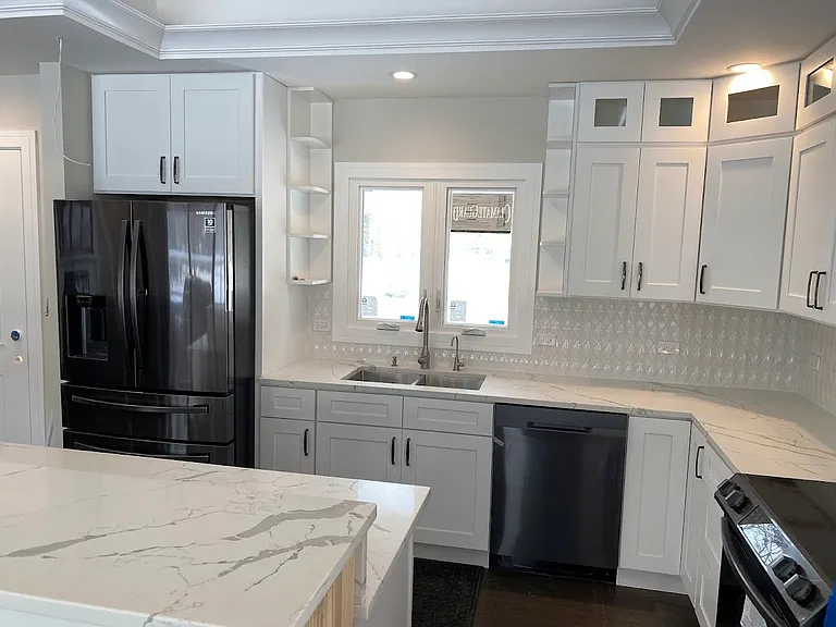 22W337 Thorndale Ave — Photo 4