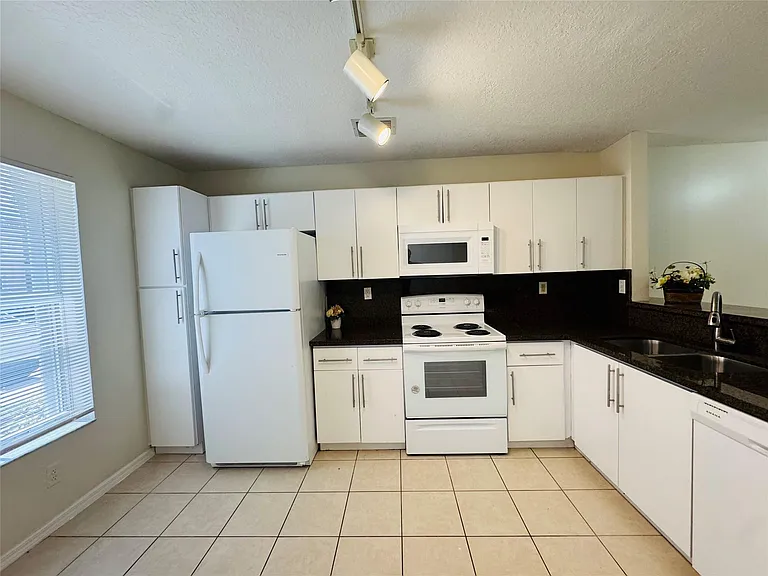 3142 SW 129th Way #156 — Photo 5