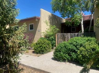 331A Randall Ln, Taos, NM 87571