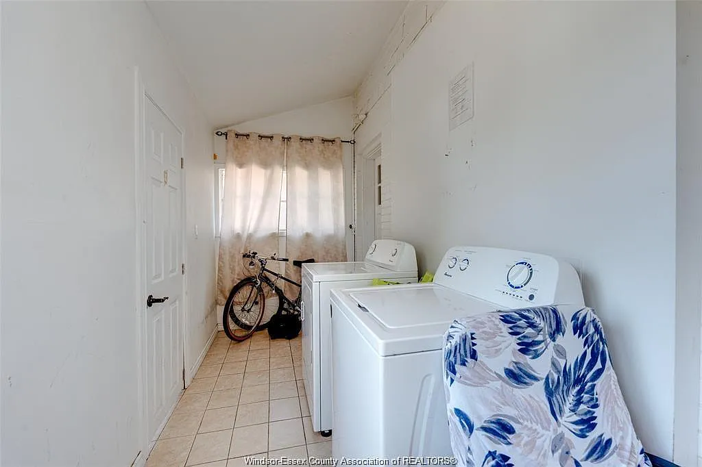 2 bed, $900 — Photo 3