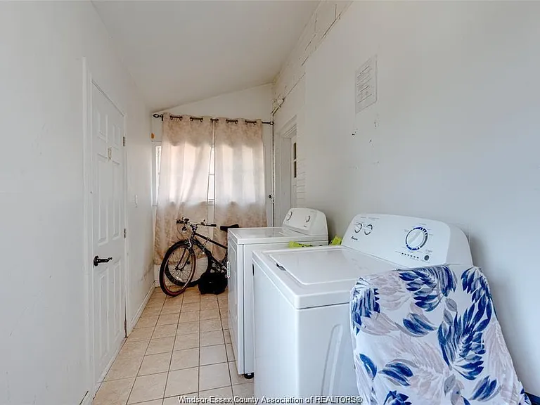 1627 Marentette Ave #BASEMENT — Photo 3