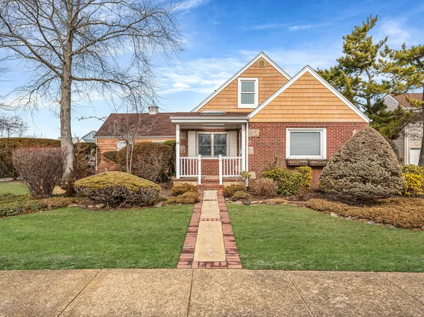 68 West 3rd Street, Freeport, NY 11520