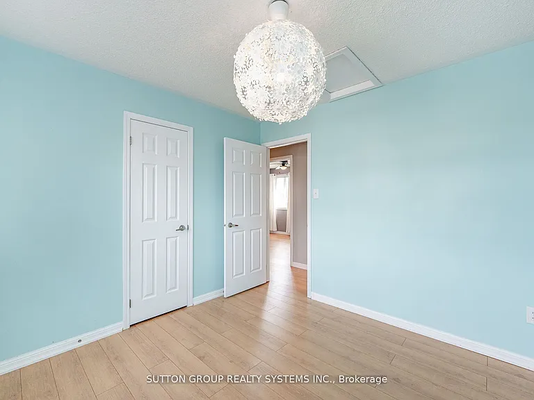 1152 Riddell Cres — Photo 25
