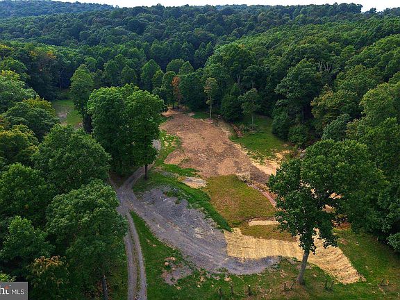 2nd image of 1702 Snake Hill Rd
