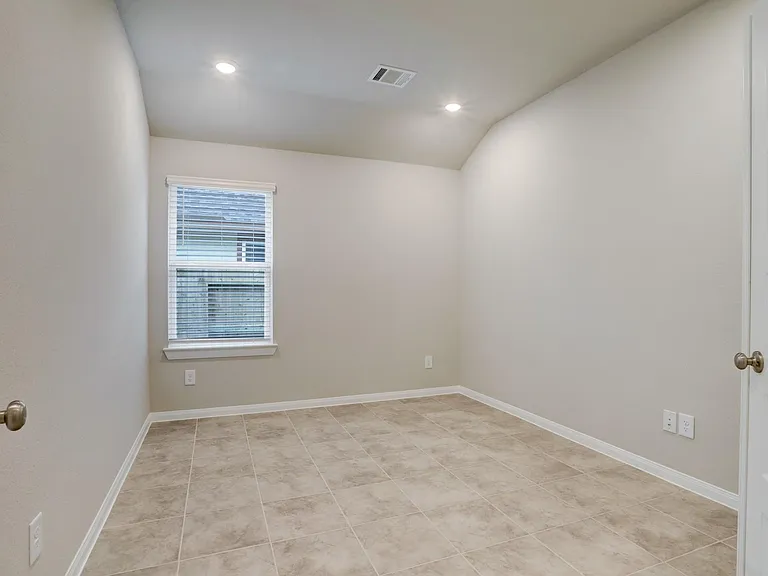 2110 Cherryvale Dr — Photo 6