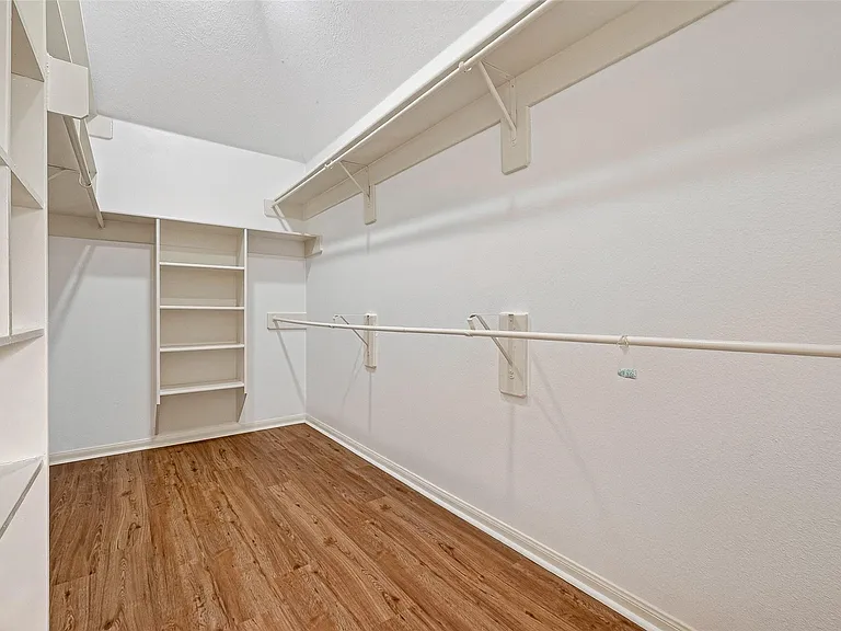 17303 Kenton Crossing Ln — Photo 35