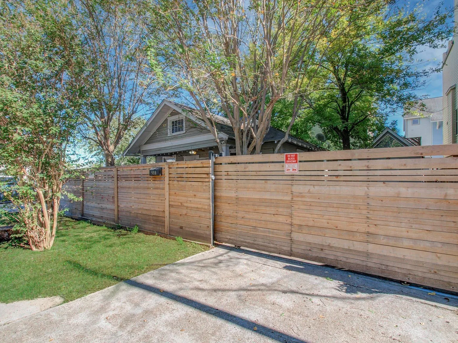 2 bed, 1.0 bath, 1056 sqft, $1,900 — Photo 3