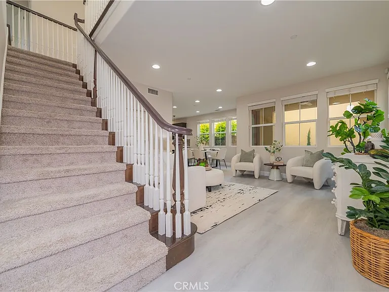 48 Mariposa — Photo 11