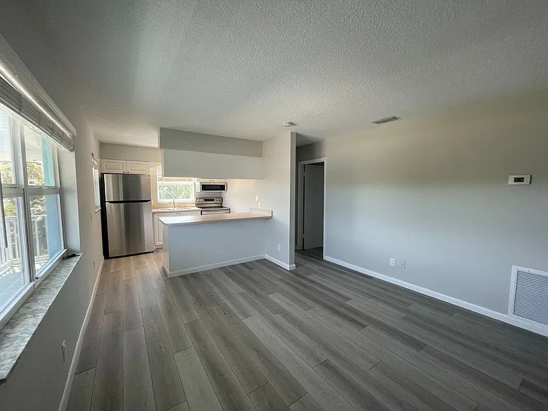 661 Hernando St — Photo 27