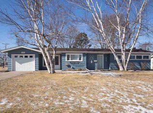 1410 Timberline Dr, Bettendorf, IA 52722