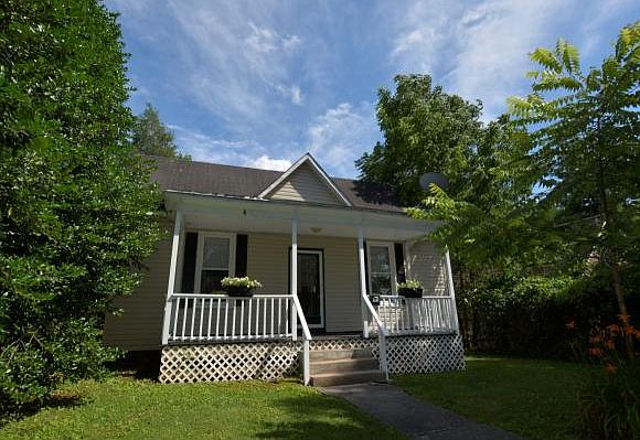 1st image of 305 W Poplar St