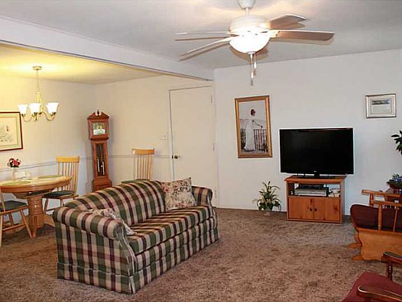 2nd image of 100 Freedom Ct #100