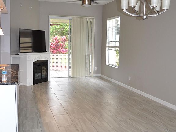 5th image of 538 SW New Castle Cv