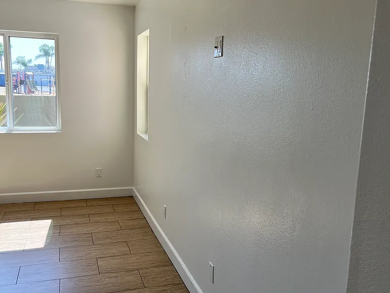 2068 Wallace Ave #B — Photo 24
