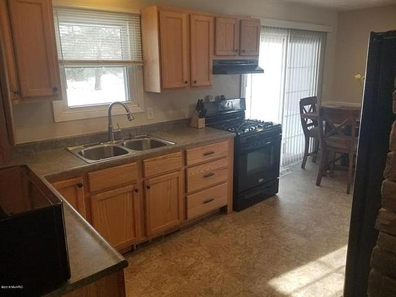 5th image of 15180 Hanna Ave NE