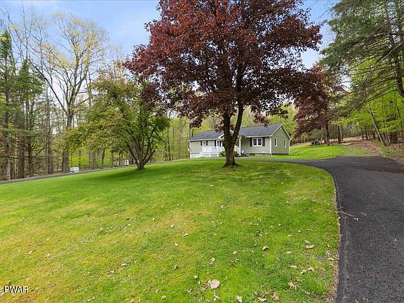 2nd image of 212 Lakeshore Dr