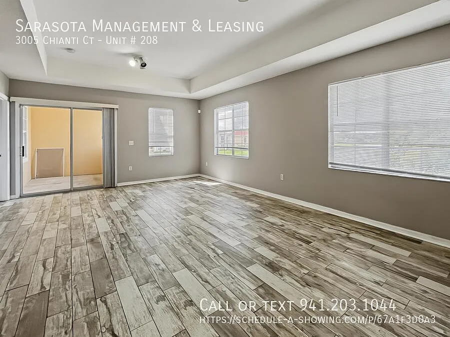 Beautiful 2nd Floor condo Overlooking Large Lake — Photo 3