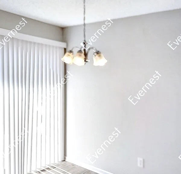 1801 SE 3rd St — Photo 3