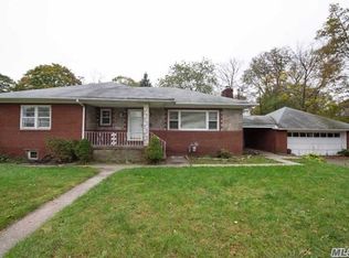 36 Crescent Dr, Port Jefferson Station, NY 11776