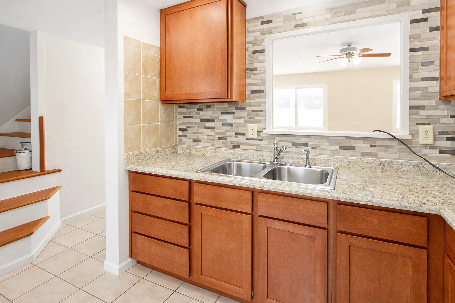 2 bed, 850 sqft, $1,350 — Photo 4