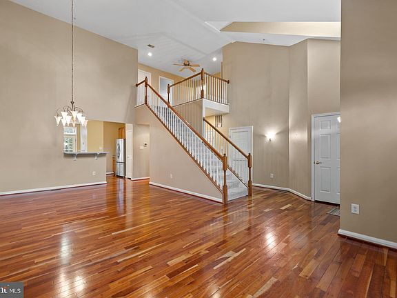 5th image of 227 Teapot Ct